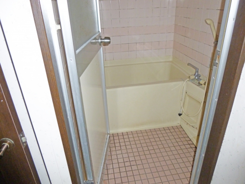 bathroom002_01-before.jpg