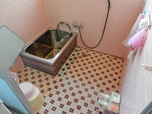 bathroom004_01-before.jpg