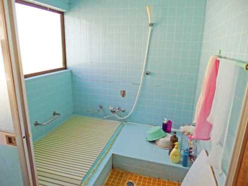 bathroom008_01-before.jpg