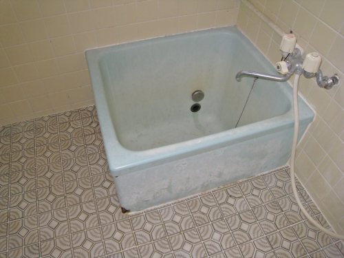 bathroom009_01-before.jpg