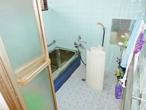 bathroom011_01-before.jpg