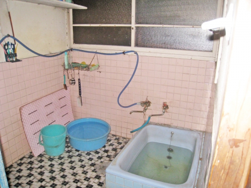 bathroom012_01-before.jpg