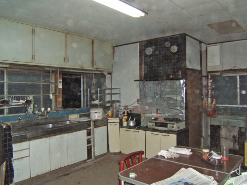 kitchen017_01-before.jpg