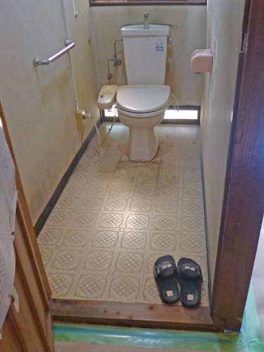 toilet002_02-before.jpg