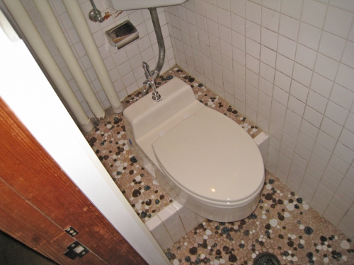 toilet003_01-after.jpg