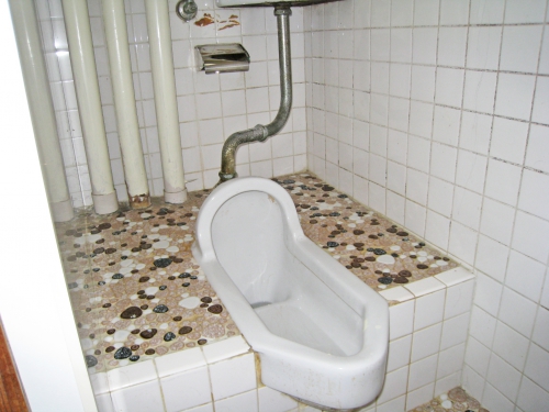 toilet003_02-before.jpg