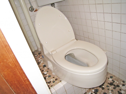 toilet003_02_1-after.jpg